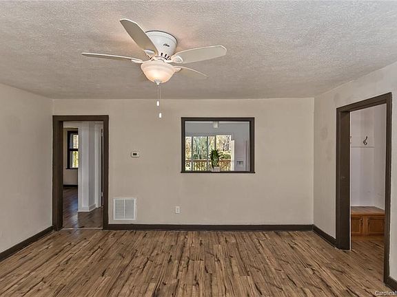 5th image of 926 Judsen Ln