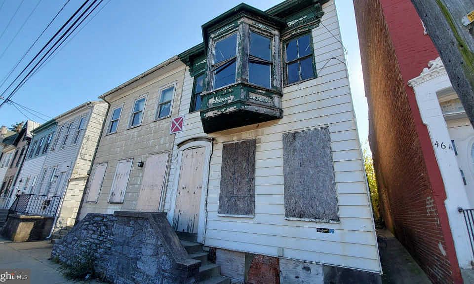 2nd image of 460-462 W Philadelphia St