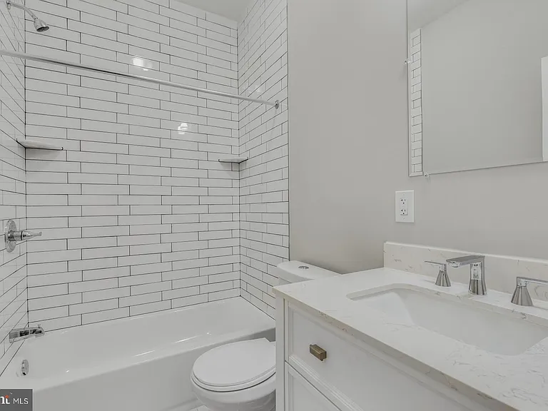 410 Diamond St #1 — Photo 5