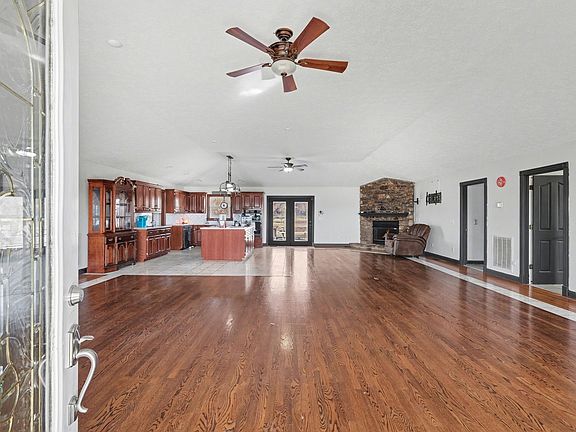 4th image of 195 Holmes Gap Rd