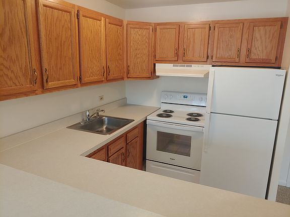 5th image of 5820 Oakwood Dr Unit 5J