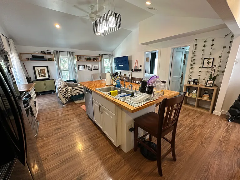 3906 McDuffie St — Photo 3