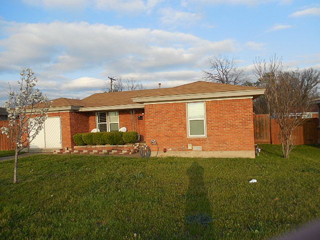 1st image of 824 Brown Trl