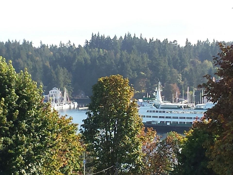 1st image of 161 Harbor Sq Loop NE