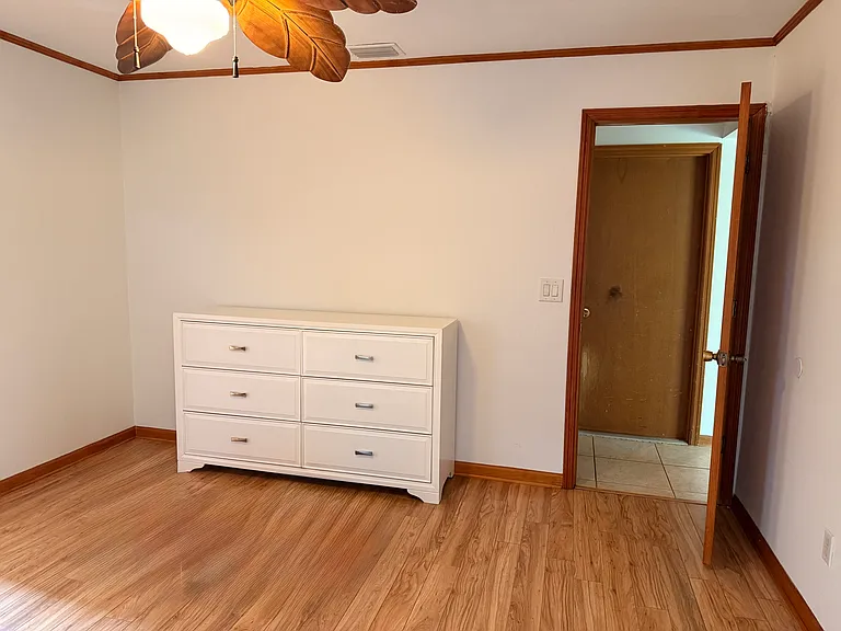 2396 Sheffield Dr — Photo 8