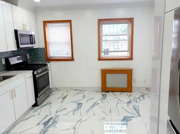 10823 64th Ave Floor 2, Forest Hills, NY 11375