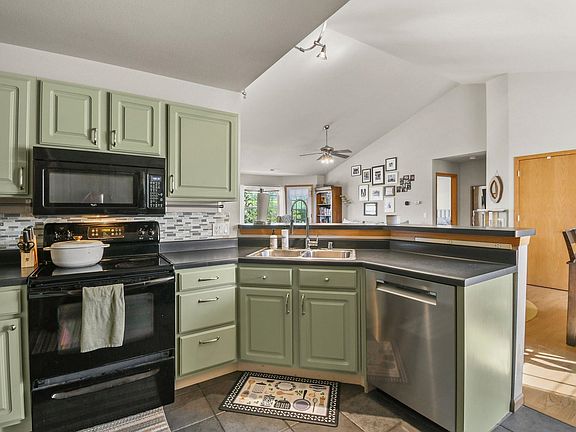 5th image of 3134 Dorchester Way APT 4