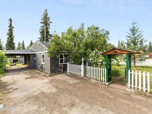 268 Friendly St, Anchorage, AK 99504