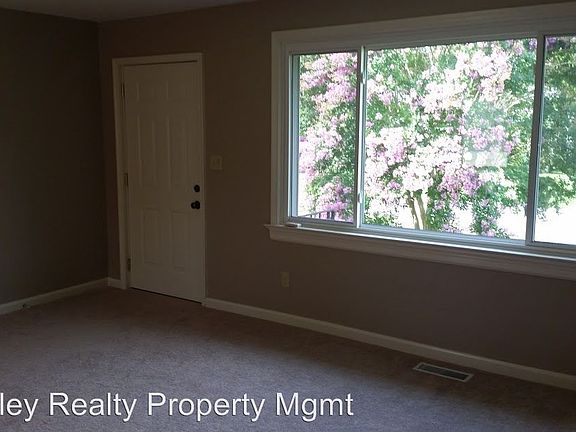 5th image of 927 Foley Dr
