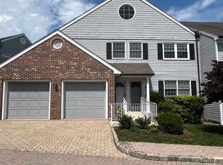 11 Pond Ln #11, Darien, CT 06820