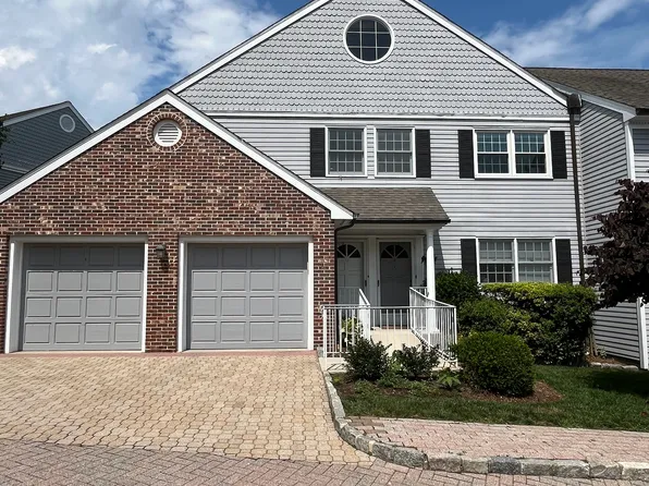 11 Pond Ln #11, Darien, CT 06820
