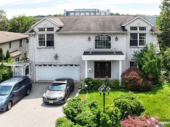2186 Jones Rd, Fort Lee, NJ 07024