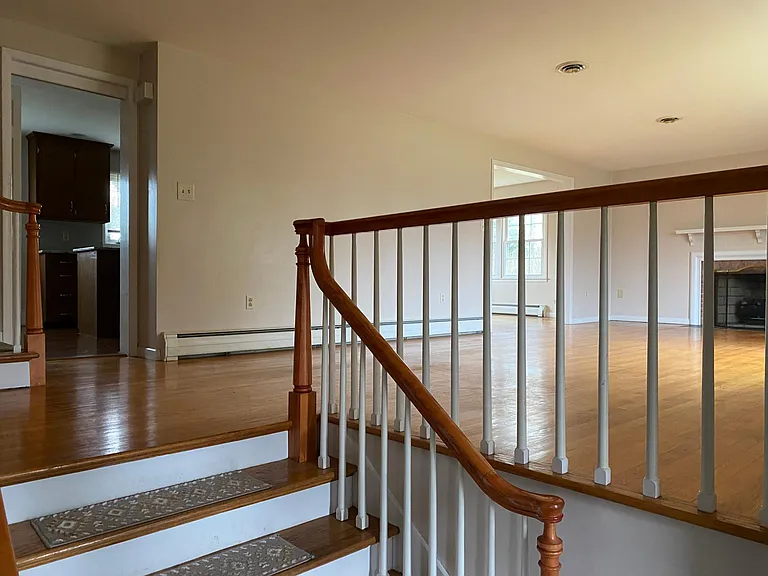 294 Overhill Dr — Photo 4