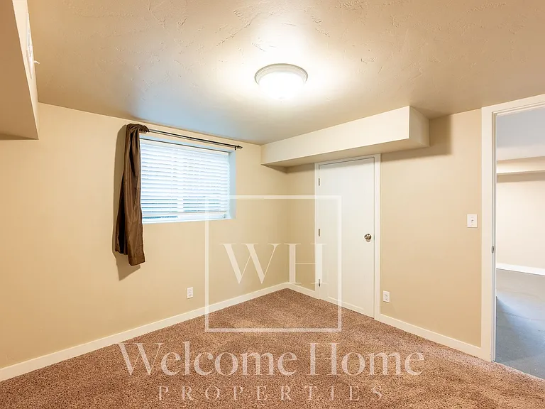 334 E Chestnut St — Photo 31