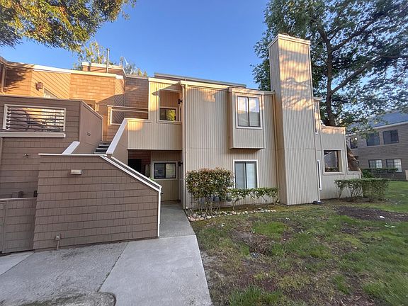 2nd image of 450 Pine Ridge Dr