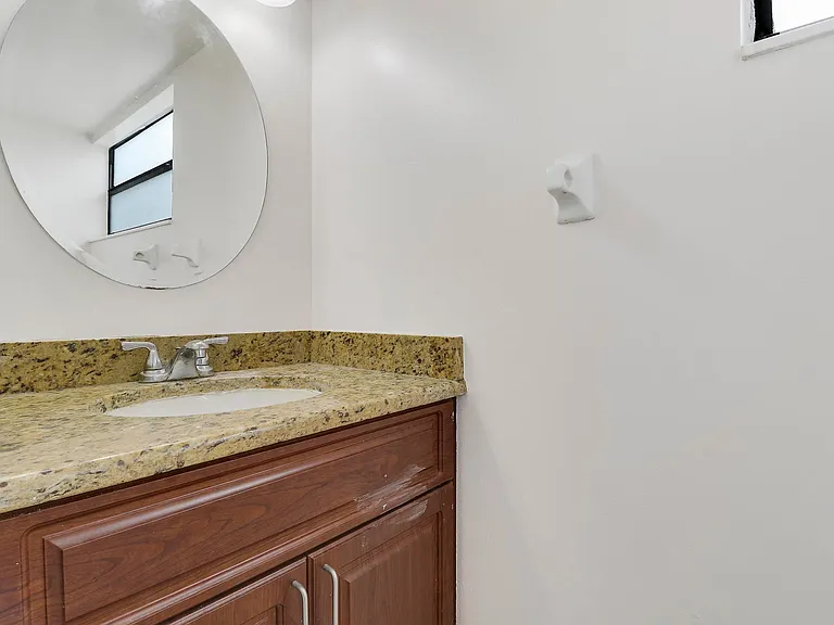 202 Lakewood Dr — Photo 22