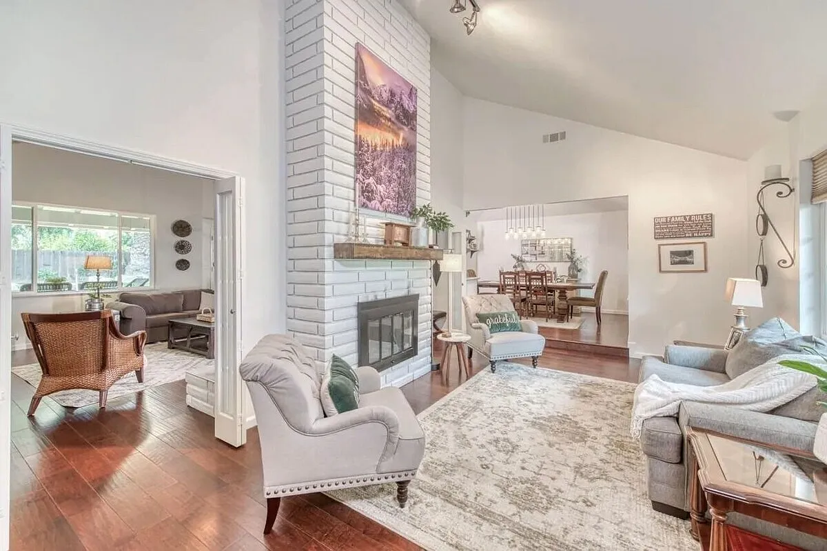 8477 North Del Mar Avenue - 1 — Photo 3