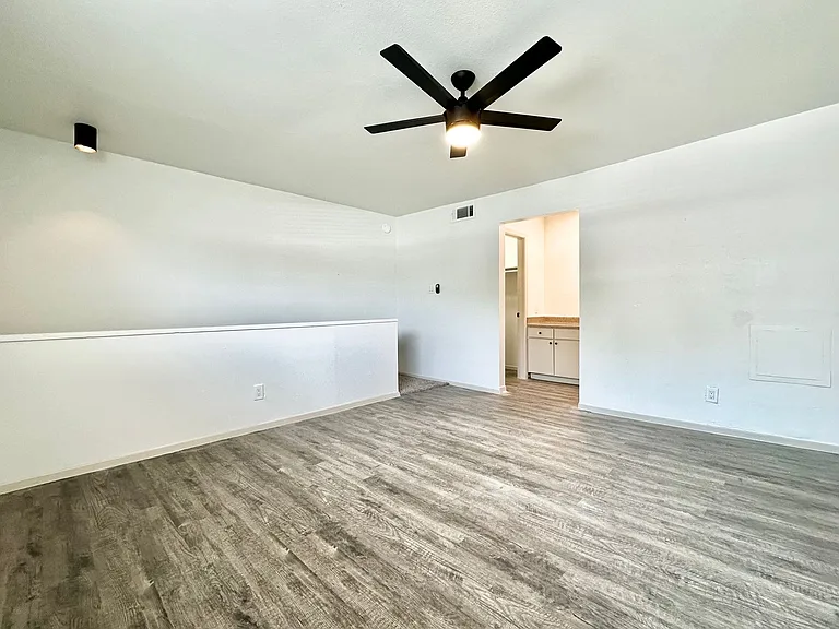 The Campus Edge Apartments — Photo 10
