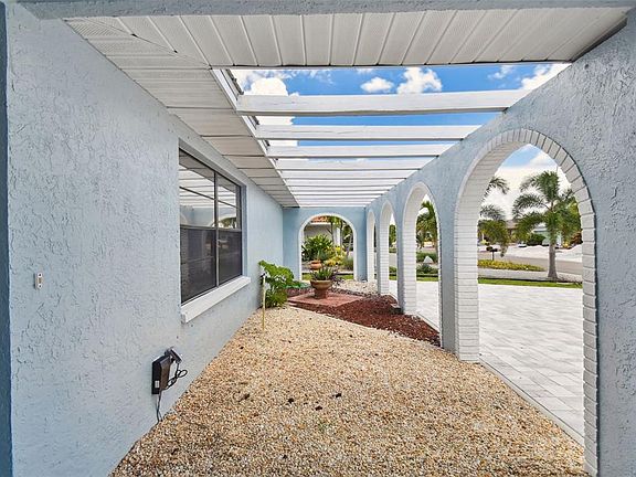 5th image of 919 CHIPAWAY DRIVE