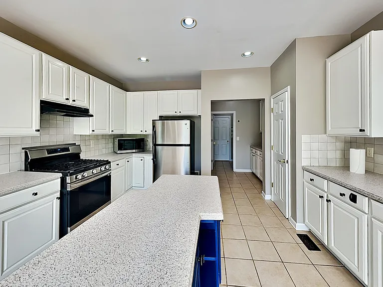 2639 Hooch Ct — Photo 6