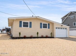 825 Leeward Dr, Forked River, NJ 08731