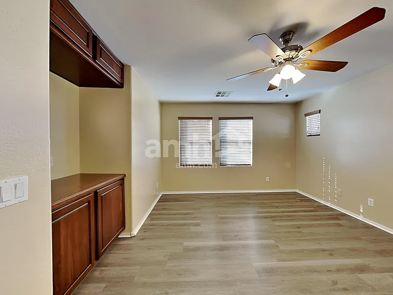 2727 E Bart St — Photo 6