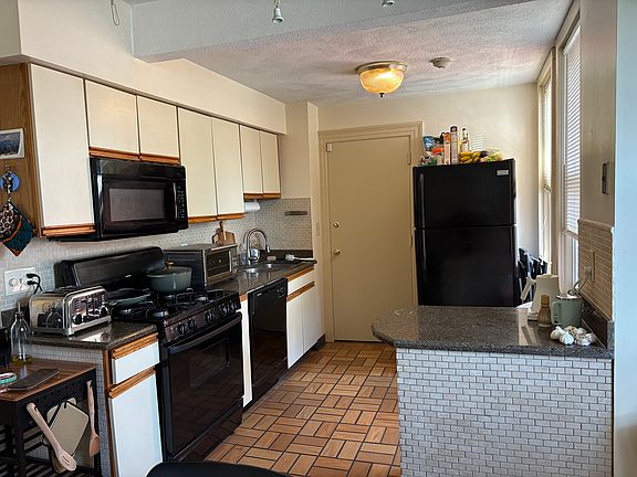 2nd image of 146 Irving Ave #3