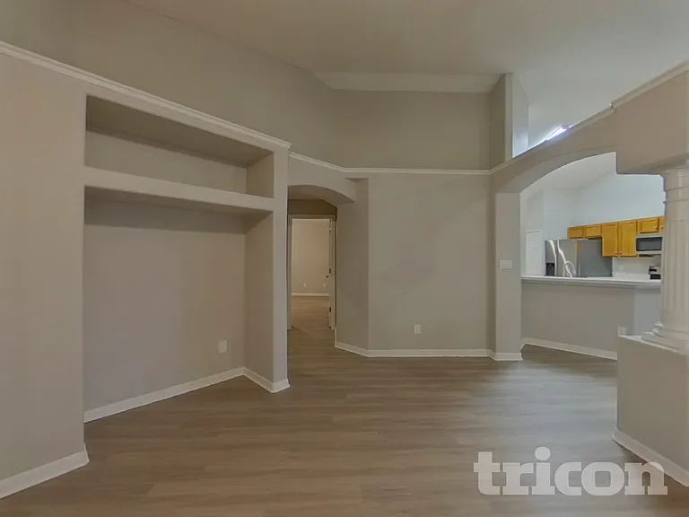 1067 Stoneham Dr — Photo 3