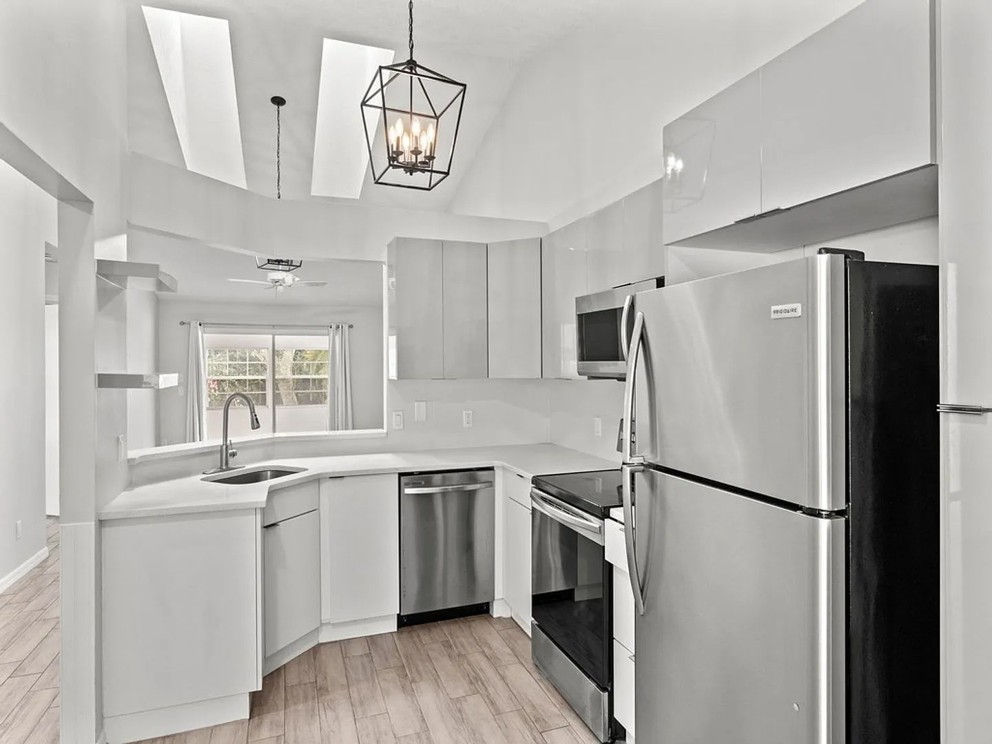 Sixty Oaks - Beautifully Remodeled Patio Home — Photo 4