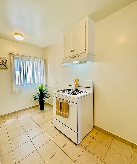 955 Hillcrest St #2 — Photo 3