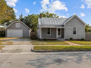 510 Mulberry St, Beaufort, NC 28516