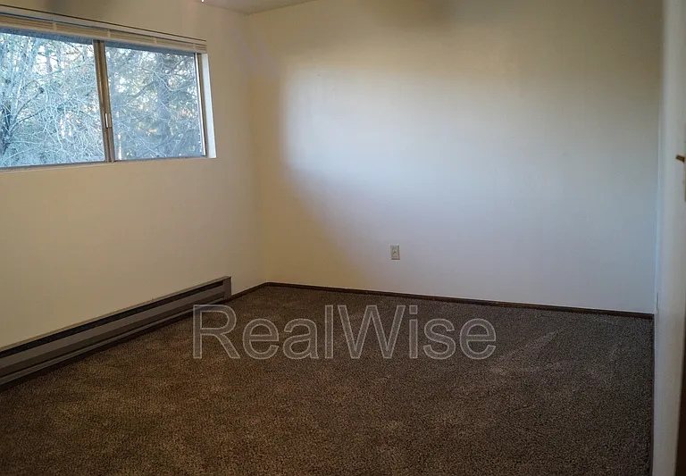 1007 NW C St #B — Photo 13