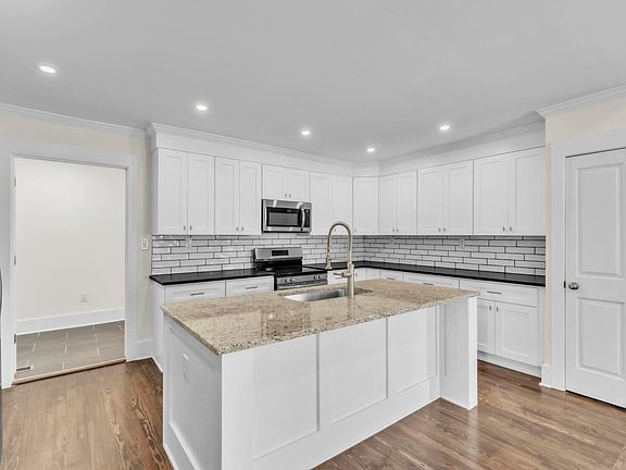 5th image of 706 S 5th St