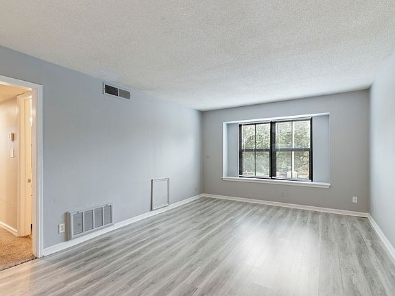 4th image of 1309 E 21st St APT 104