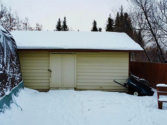 4th image of 816 Betty St