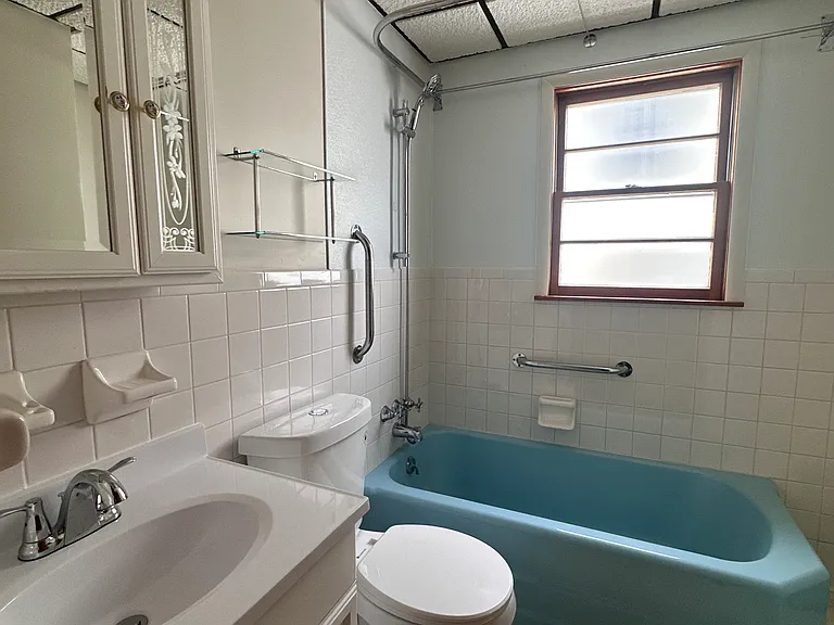 305 S Ogden St — Photo 16