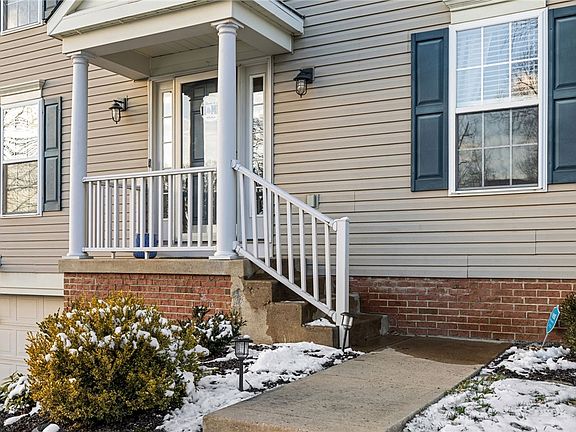 3rd image of 806 Spencer Grove Ln
