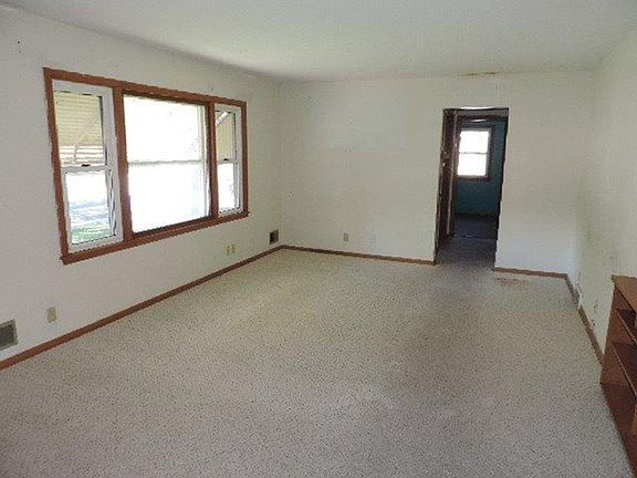 4th image of 5716 Orchard Ave N
