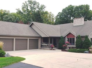 W2833 Schmalz Cir, Appleton, WI 54915