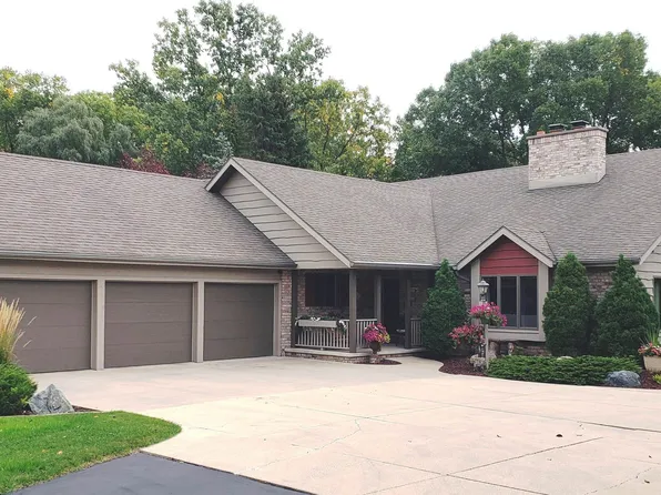 W2833 Schmalz Cir, Appleton, WI 54915