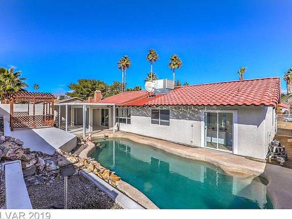 3rd image of 3108 La Mesa Dr