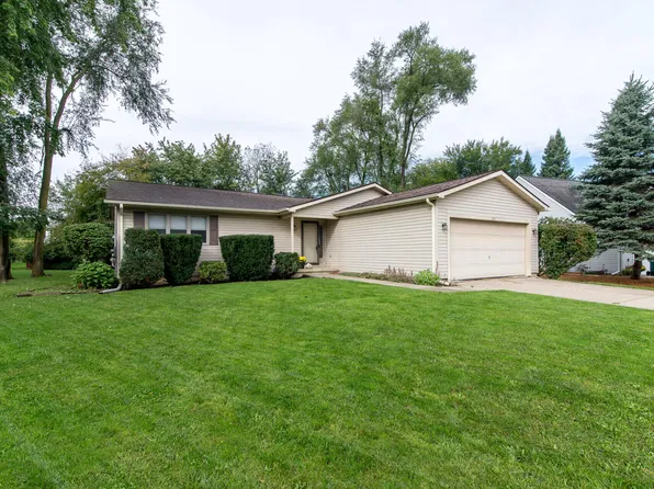 1371 Maplewood Dr, Saline, MI 48176