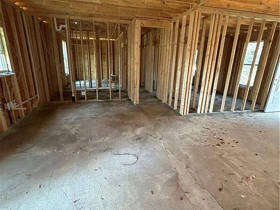 4th image of 210 Paula Ln