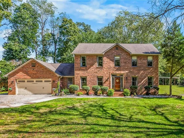 6008 Forest Trails Dr, Winston Salem, NC 27107