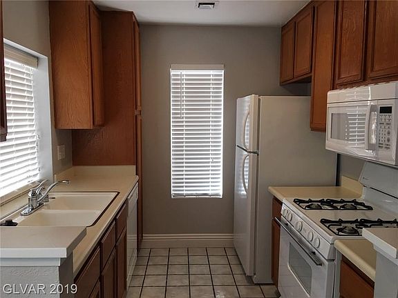 5th image of 4866 Nara Vista Way Unit 103