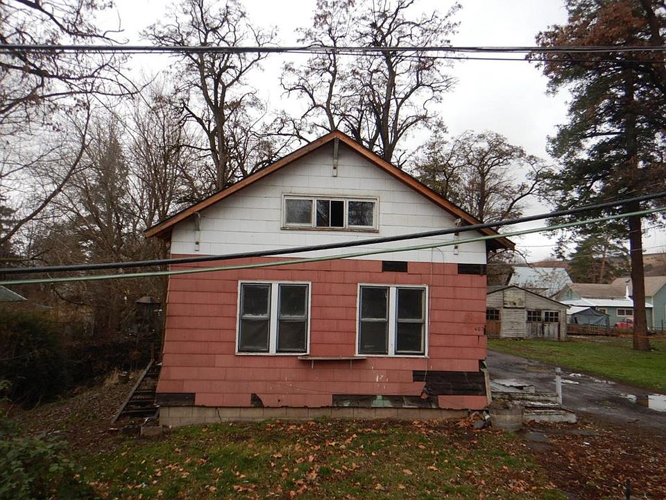 1st image of 407 N 1st St