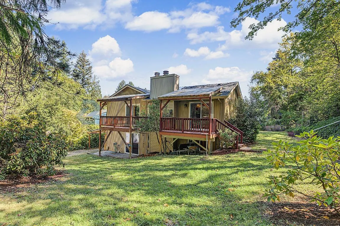 4 bed, 2200 sqft, $3,750 — Photo 4