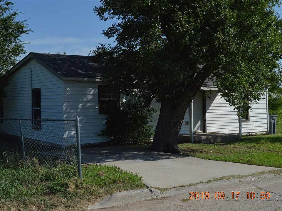 2nd image of 1817 SW Dr Charles W Whitlow Ave