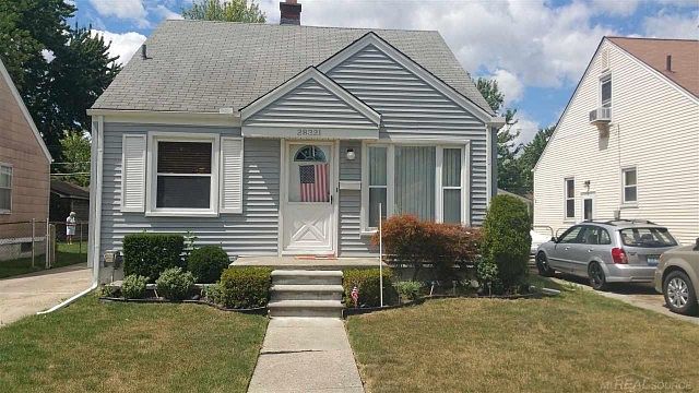 1st image of 28321 Larchmont St