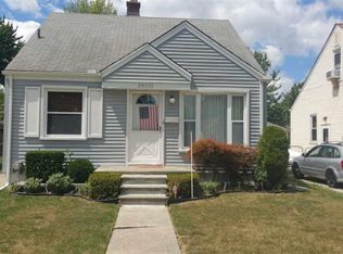 28321 Larchmont St, Saint Clair Shores, MI 48081